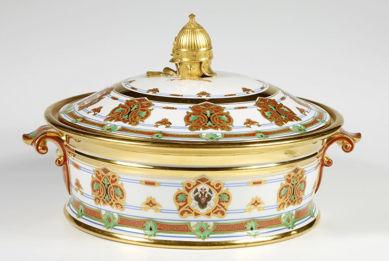 Файл:Миска с крышкой 1.jpg