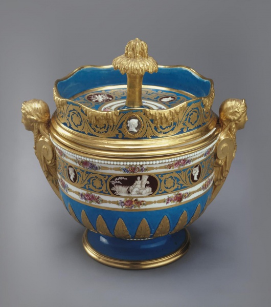 Файл:Мороженица (Севр).jpg